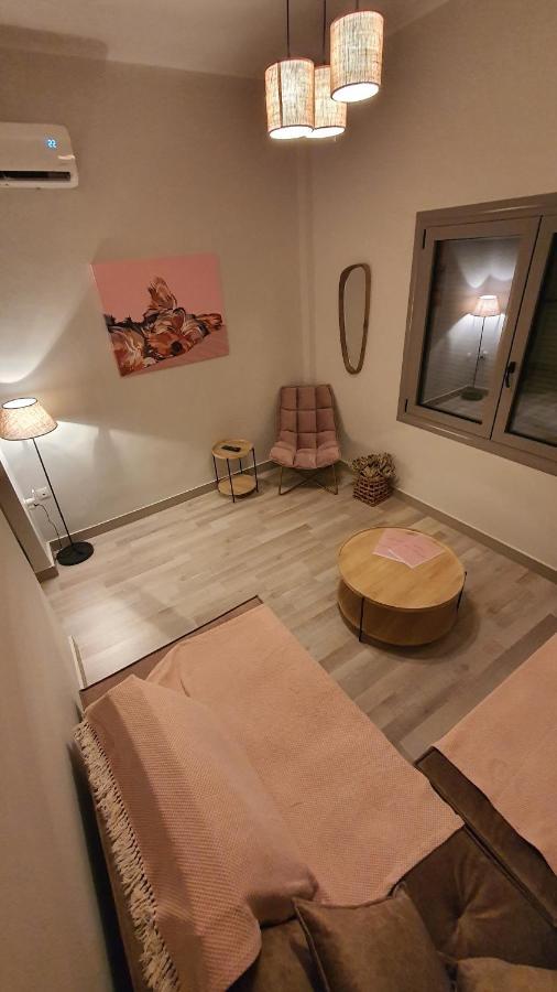 Larry'S Little Place In The Center Of Gytheio Exterior foto